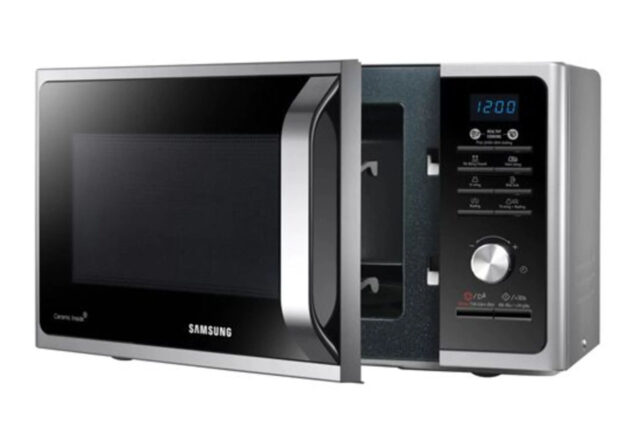 Mikrotalasna Samsung MG23F301TAS/OL sa otvorenim vratima